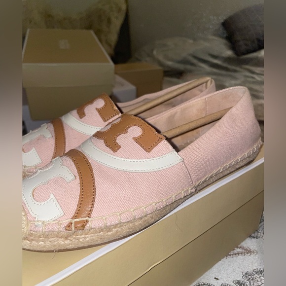 Saaaaleee Tory Burch loafer 🤍💕mint condition - Picture 2 of 5